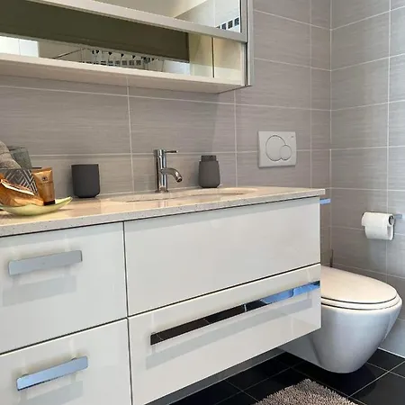 Moderno Bilocale Vista Maggiore Apartment *