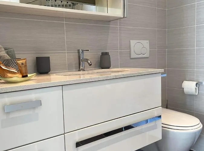 Moderno Bilocale Vista Maggiore 公寓 *