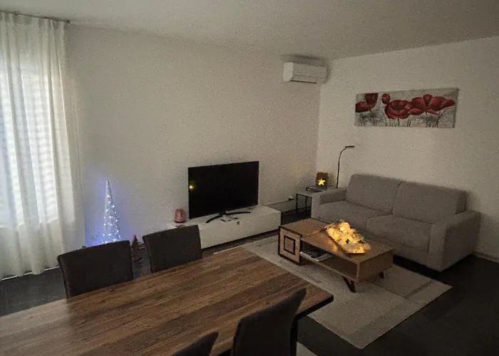 Moderno Bilocale Vista Maggiore غوردولا